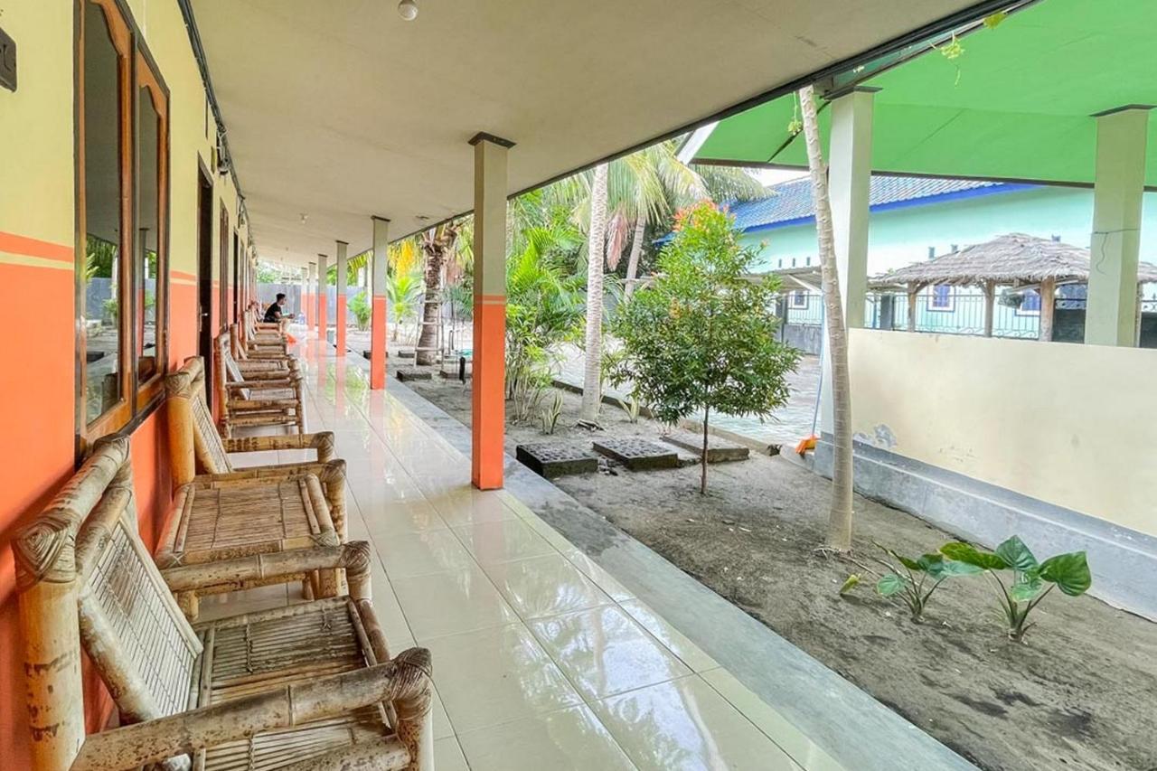 Ekas Beach Guesthouse Mitra Reddoorz Ngoại thất bức ảnh