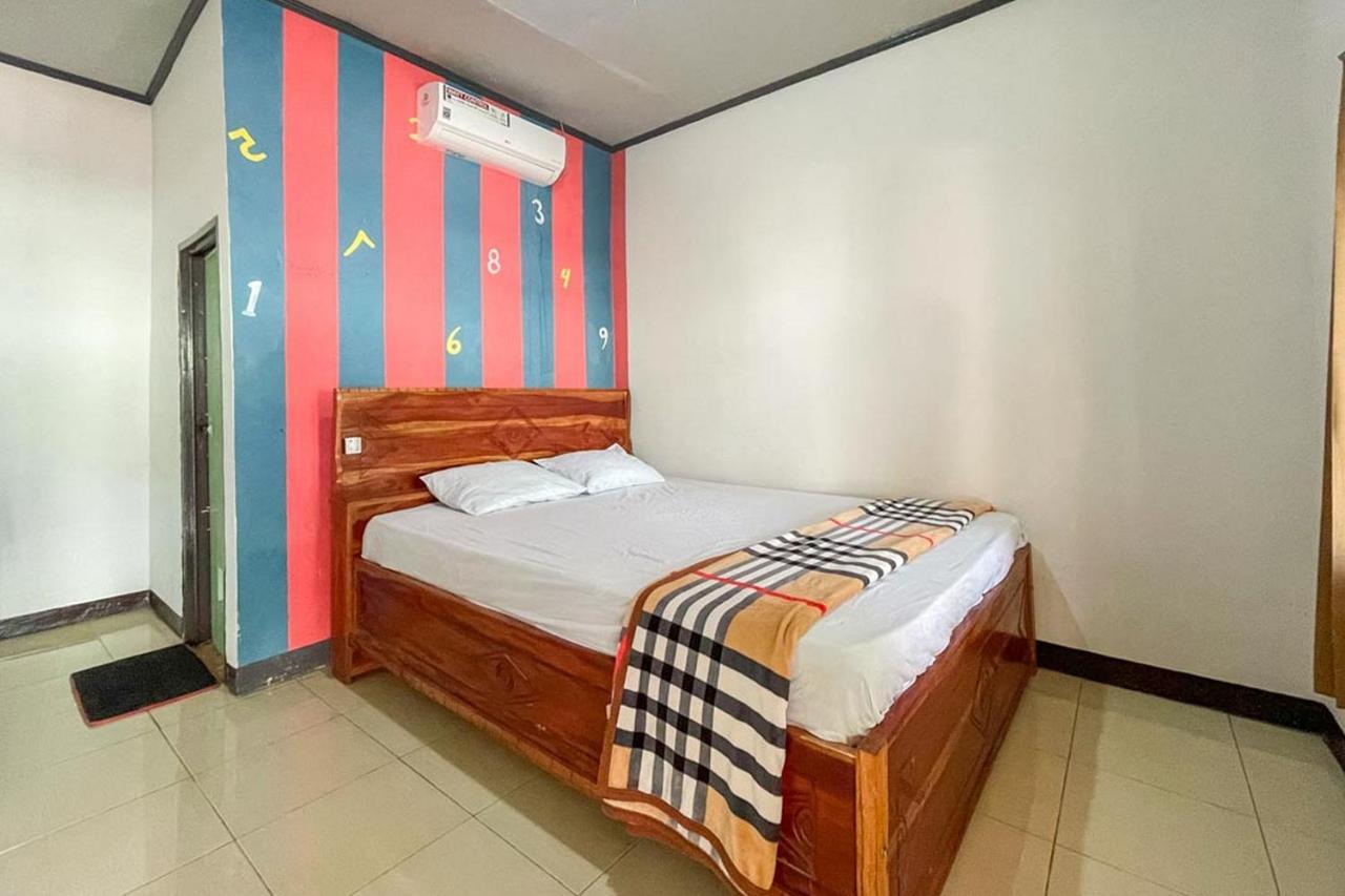 Ekas Beach Guesthouse Mitra Reddoorz Ngoại thất bức ảnh