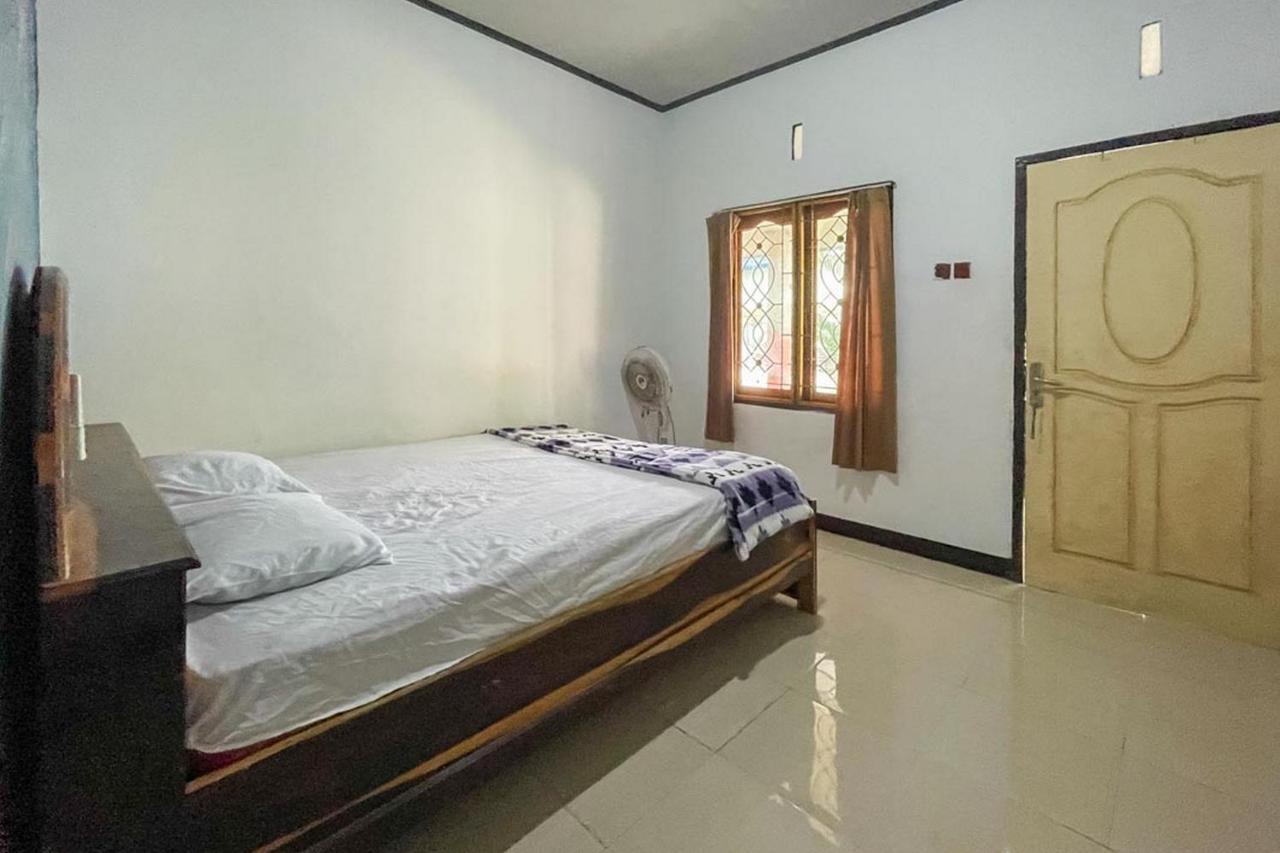 Ekas Beach Guesthouse Mitra Reddoorz Ngoại thất bức ảnh